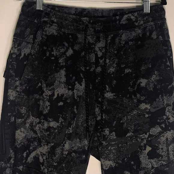 Nike Men’s Black and Gray Patterned Joggers, Medium, NWOT - Picture 6 of 16